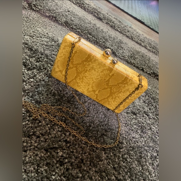 Fashion Nova Handbags - EUC Elegant Yellow Snakeskin Clutch
